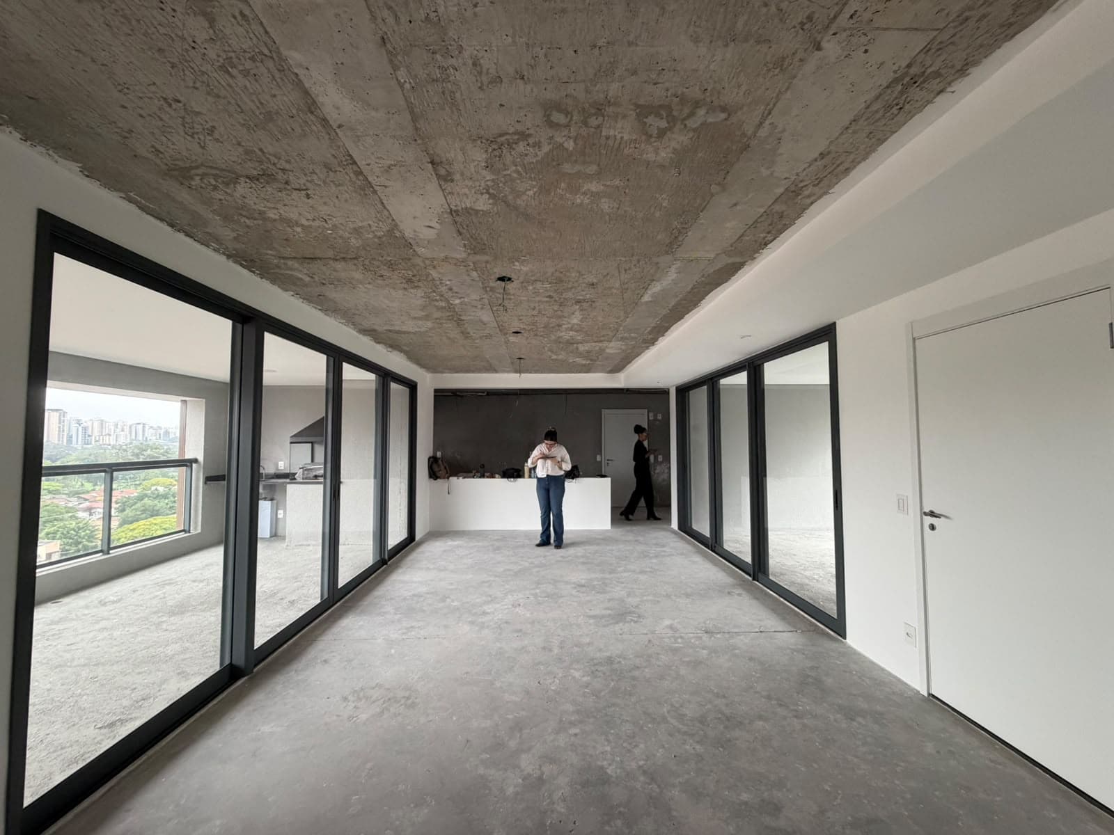 Apartamento cru entregue pela construtora